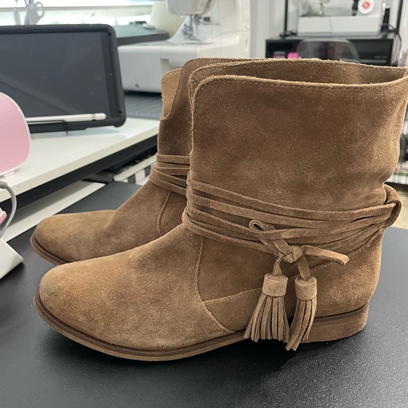 Splendid leather suede ankle boots with tassel accent tan - Picture 3 of 4